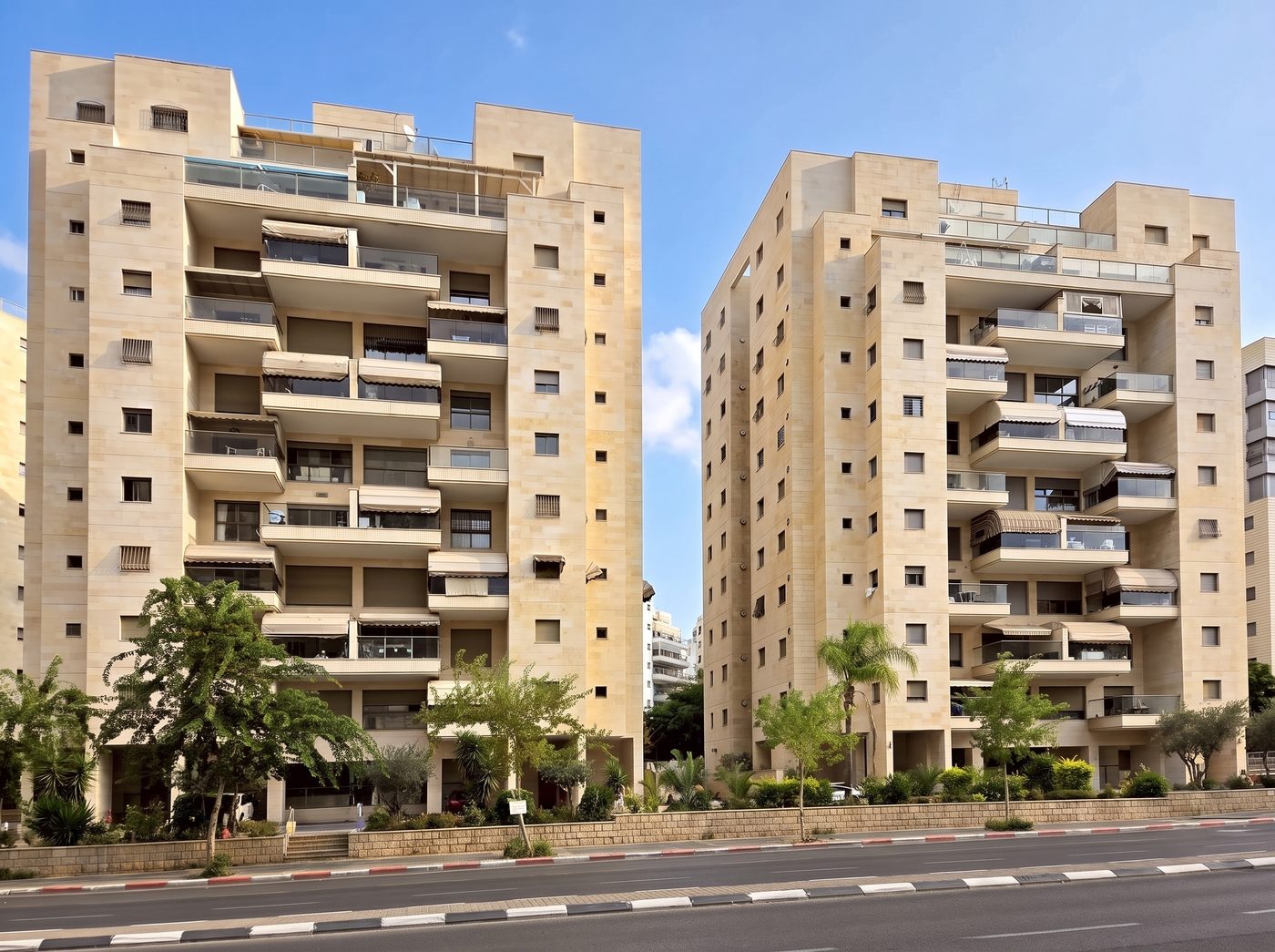אהוד מנור 11-13, חולון