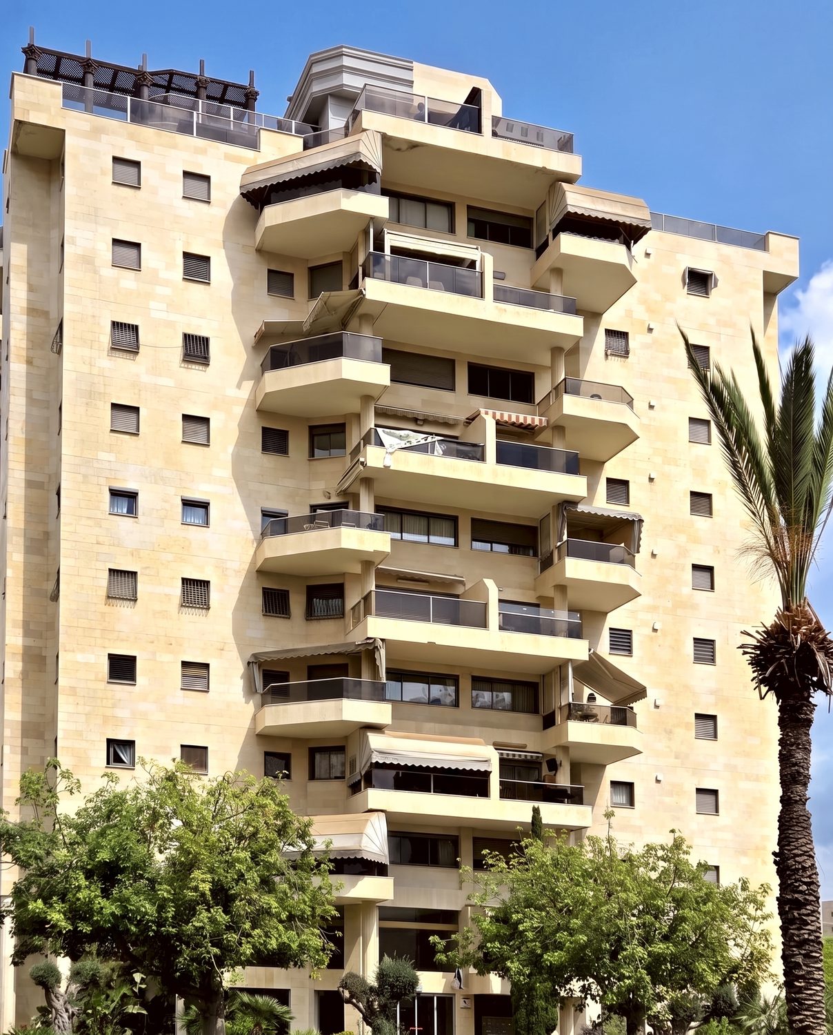 גולדה מאיר 13, חולון